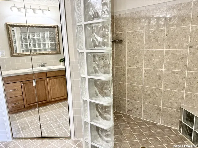 512 S Park Karnes City, TX 78118