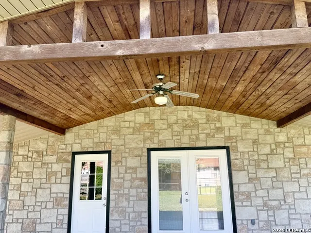 512 S Park Karnes City, TX 78118