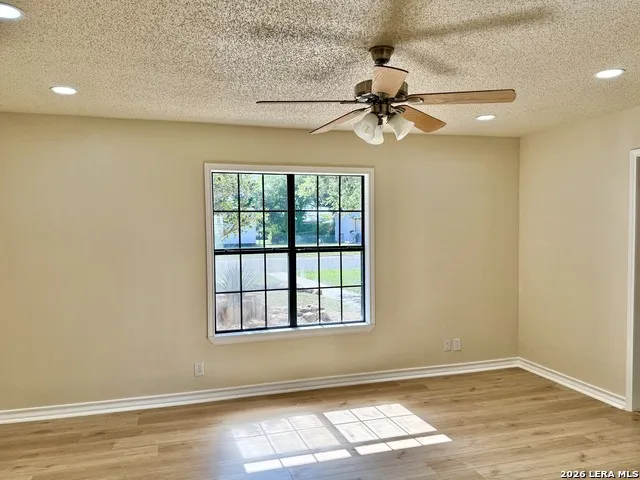 512 S Park Karnes City, TX 78118