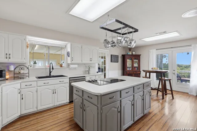 862 Indian Creek Loop Kerrville, TX 78028