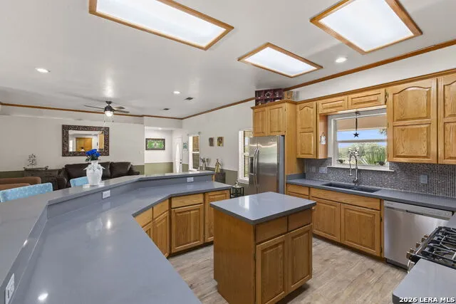 172 MEADOW LAKE DR Seguin, TX 78155