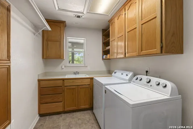 172 MEADOW LAKE DR Seguin, TX 78155