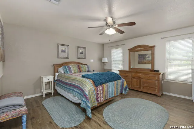172 MEADOW LAKE DR Seguin, TX 78155