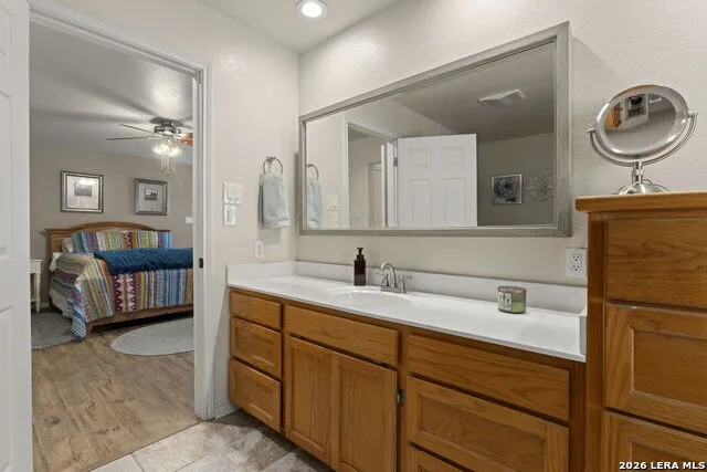 172 MEADOW LAKE DR Seguin, TX 78155