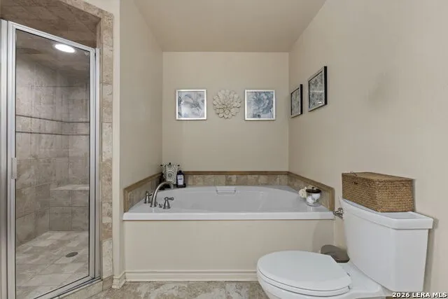 172 MEADOW LAKE DR Seguin, TX 78155