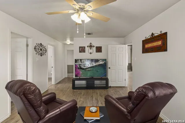172 MEADOW LAKE DR Seguin, TX 78155