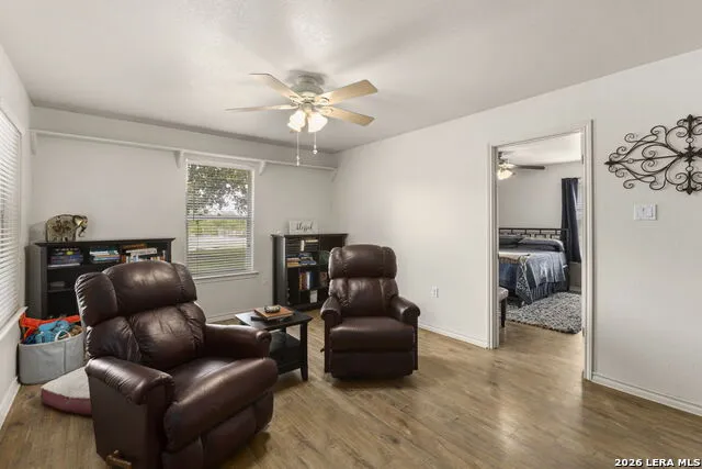 172 MEADOW LAKE DR Seguin, TX 78155