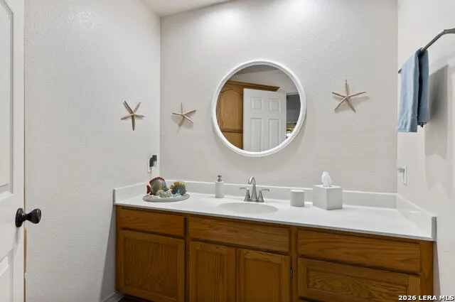 172 MEADOW LAKE DR Seguin, TX 78155