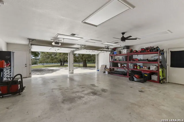 172 MEADOW LAKE DR Seguin, TX 78155