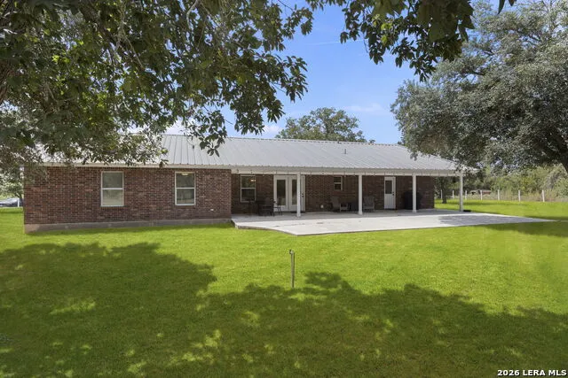 172 MEADOW LAKE DR Seguin, TX 78155