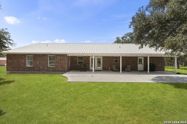 172 MEADOW LAKE DR Seguin, TX 78155