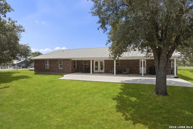 172 MEADOW LAKE DR Seguin, TX 78155