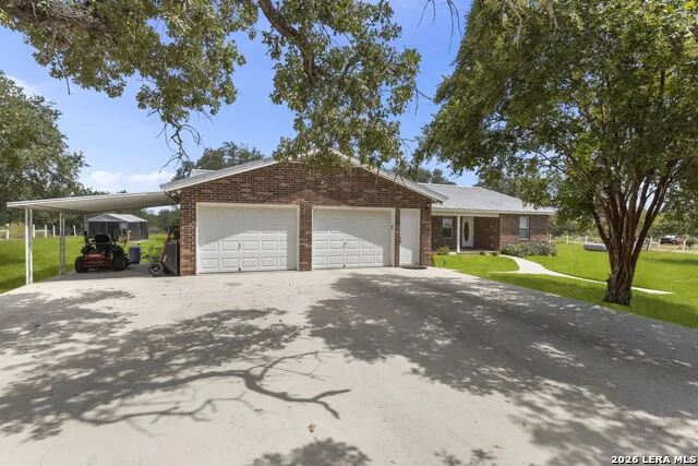 172 MEADOW LAKE DR Seguin, TX 78155