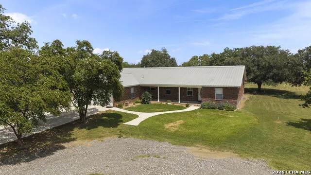 172 MEADOW LAKE DR Seguin, TX 78155