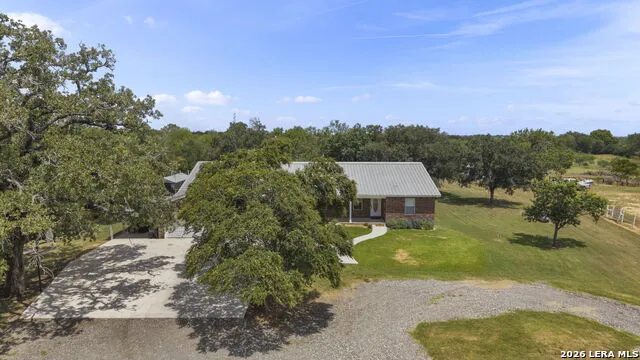 172 MEADOW LAKE DR Seguin, TX 78155