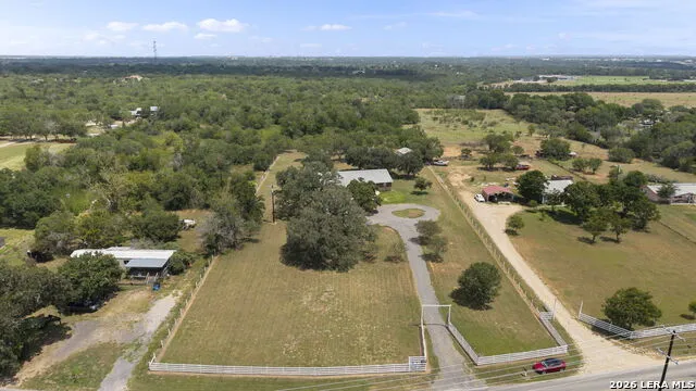 172 MEADOW LAKE DR Seguin, TX 78155