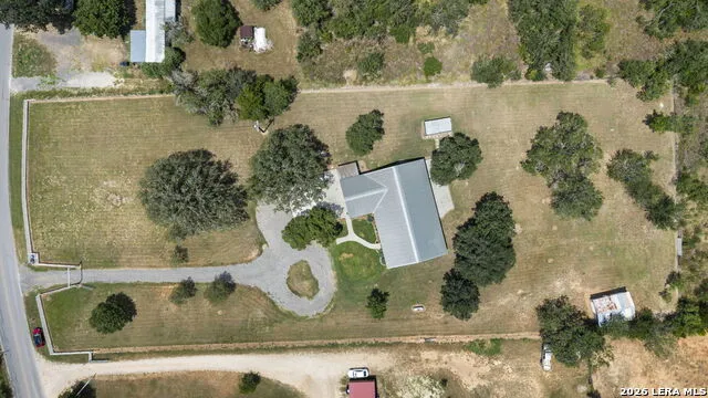 172 MEADOW LAKE DR Seguin, TX 78155