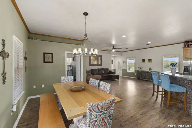 172 MEADOW LAKE DR Seguin, TX 78155