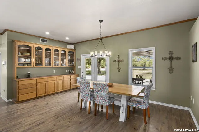 172 MEADOW LAKE DR Seguin, TX 78155