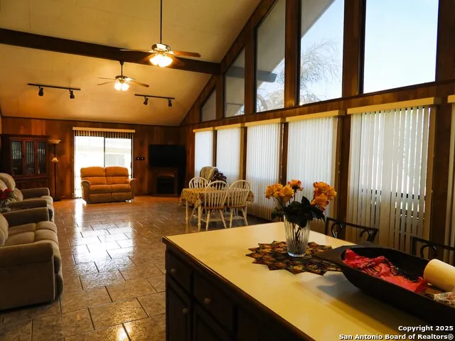 3078 Goat Hill Road Lakehills, TX 78063