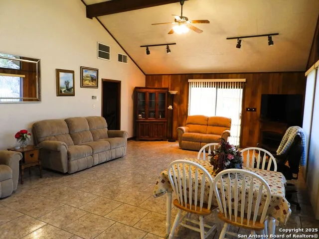 3078 Goat Hill Road Lakehills, TX 78063