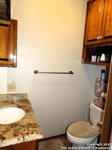 3078 Goat Hill Road Lakehills, TX 78063