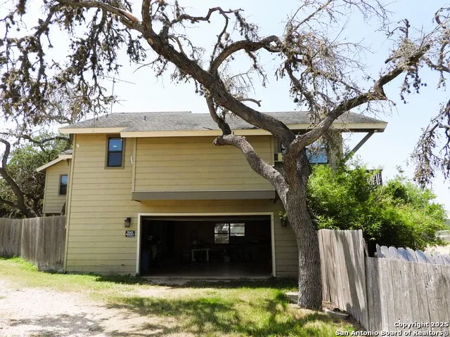 3078 Goat Hill Road Lakehills, TX 78063