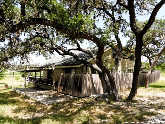 3078 Goat Hill Road Lakehills, TX 78063