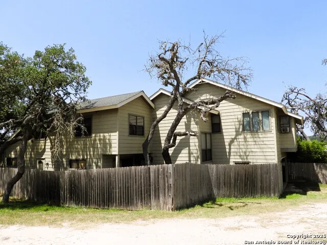 3078 Goat Hill Road Lakehills, TX 78063