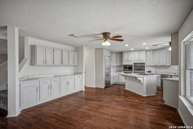 25 High Mdw Lytle, TX 78052