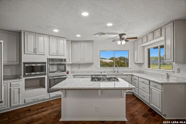 25 High Mdw Lytle, TX 78052