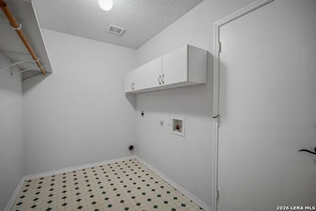 25 High Mdw Lytle, TX 78052