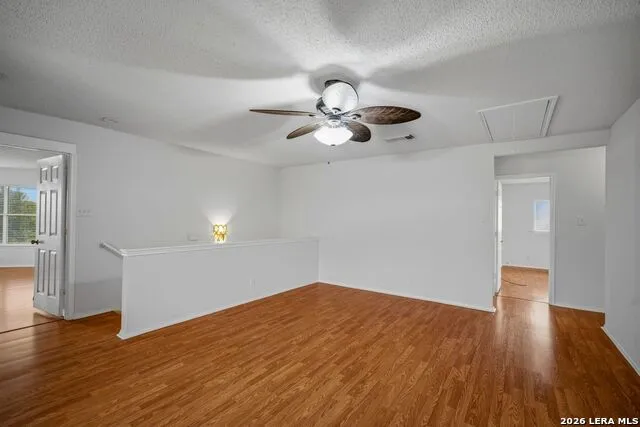 25 High Mdw Lytle, TX 78052