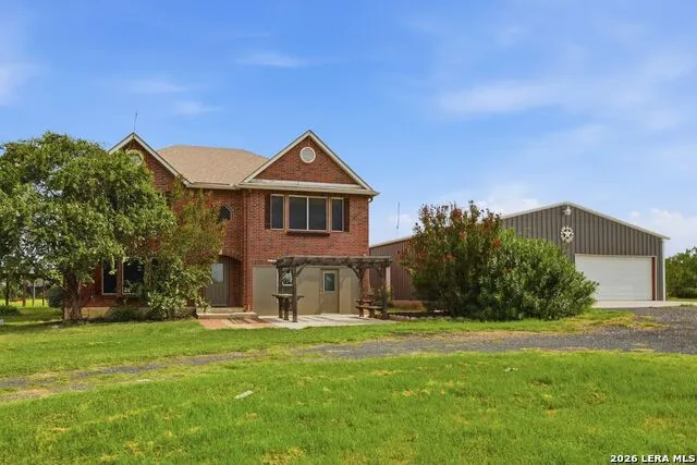 25 High Mdw Lytle, TX 78052
