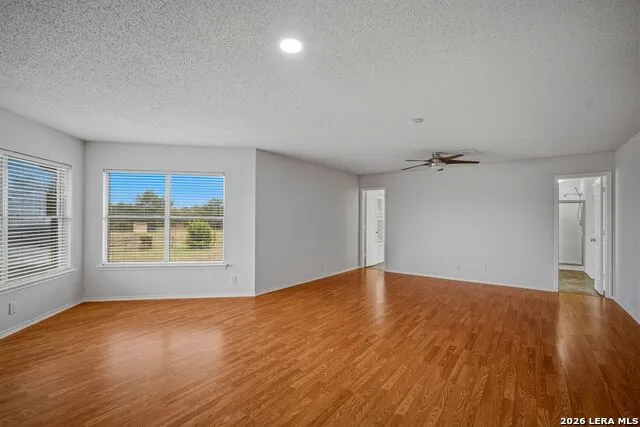25 High Mdw Lytle, TX 78052
