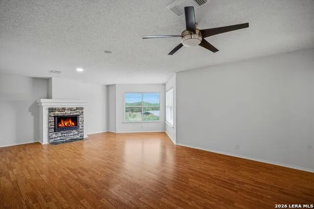 25 High Mdw Lytle, TX 78052