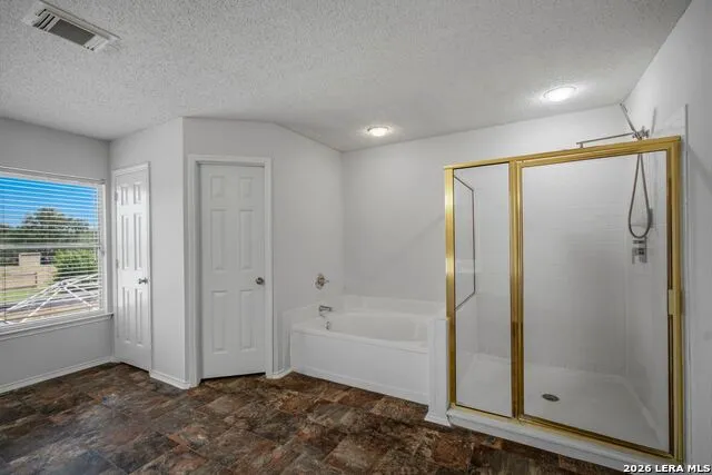 25 High Mdw Lytle, TX 78052