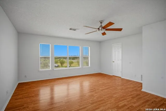 25 High Mdw Lytle, TX 78052