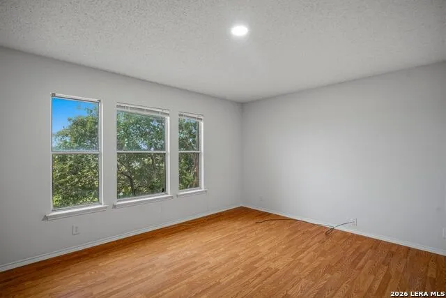 25 High Mdw Lytle, TX 78052