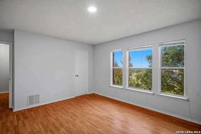 25 High Mdw Lytle, TX 78052