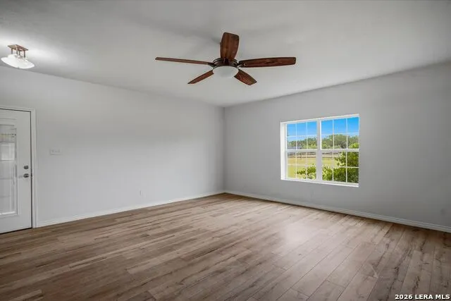 25 High Mdw Lytle, TX 78052