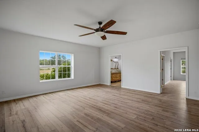 25 High Mdw Lytle, TX 78052