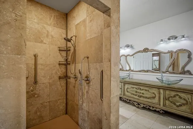 25 High Mdw Lytle, TX 78052