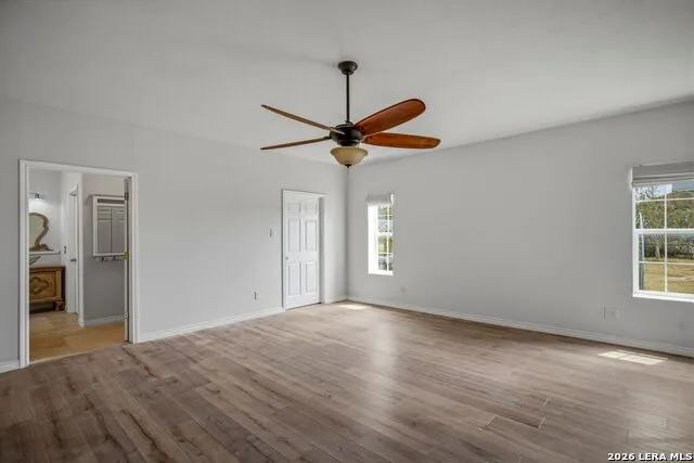 25 High Mdw Lytle, TX 78052