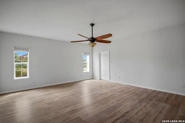 25 High Mdw Lytle, TX 78052