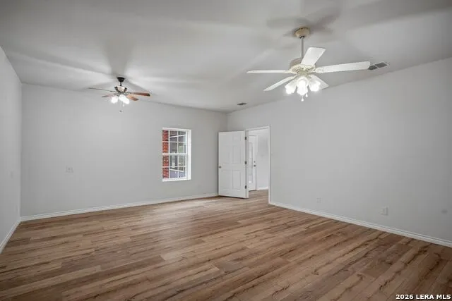 25 High Mdw Lytle, TX 78052
