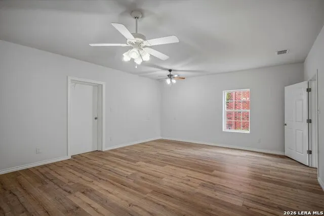 25 High Mdw Lytle, TX 78052