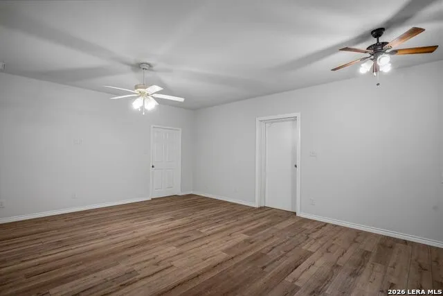 25 High Mdw Lytle, TX 78052