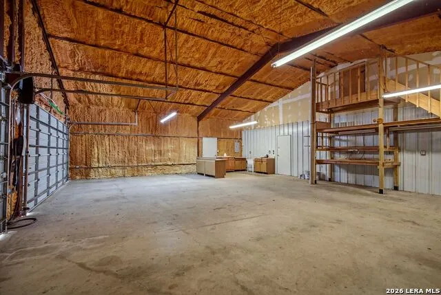 25 High Mdw Lytle, TX 78052