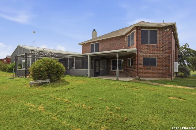 25 High Mdw Lytle, TX 78052